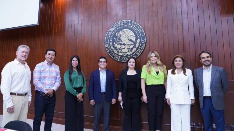 Las y los integrantes del PRI en la 64 Legislatura acudieron a su registro al Congreso de Sinaloa