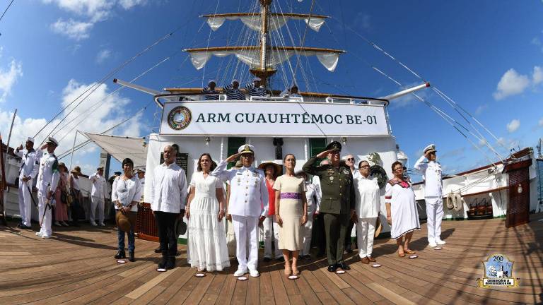La Presidenta Claudia Sheinbaum encabezó en Veracruz la ceremonia por los 200 años de la Consolidación de la Independencia en el Mar y el arribo del Buque Escuela Cuauhtémoc.
