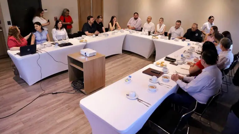 Reunión de la Intercamaral de Mazatlán con la Alcaldesa Estrella Palacios Domínguez.