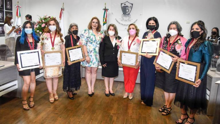 En Ahome reconoce a ocho mujeres con medalla Lore de la Vega