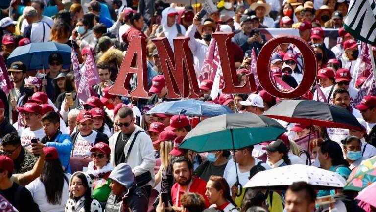 Miles de personas acudieron a la marcha de este domingo en la CDMX a favor del gobierno de Andrés Manuel López Obrador.