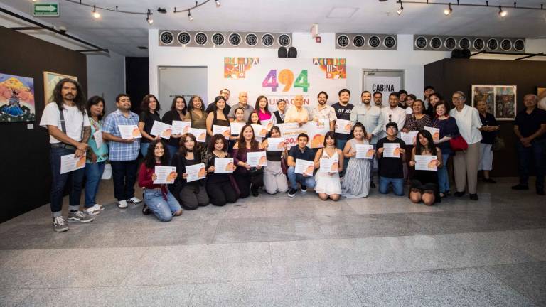 Aplauden su talento en las artes