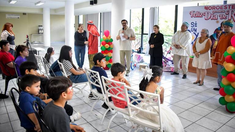 Adrián López Ortiz, director general de Noroeste, encabezó la entrega de regalos de la campaña “Sé Un Rey Mago” en Culiacán.