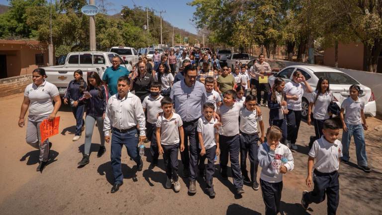 Inauguración de calles pavimentadas en la comunidad de La Guamuchilera, en Culiacán.
