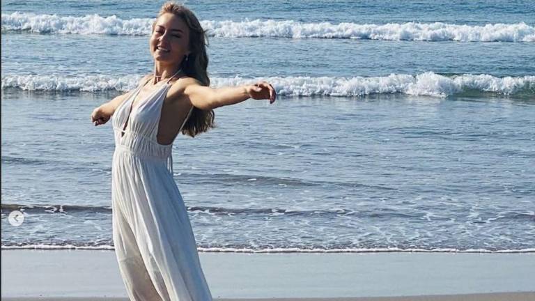 La actriz Angelique Boyer está en Mazatlán trabajando en la filmación de la telenovela de Juan Osorio ‘El maro invencible’, que se estrenará en febrero de 2023.