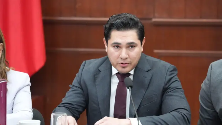 Landeros Güicho explicó que los más de 11 mil millones corresponden a compromisos que los gobiernos anteriores dejaron sin cubrir y que esta administración ha tenido que enfrentar.