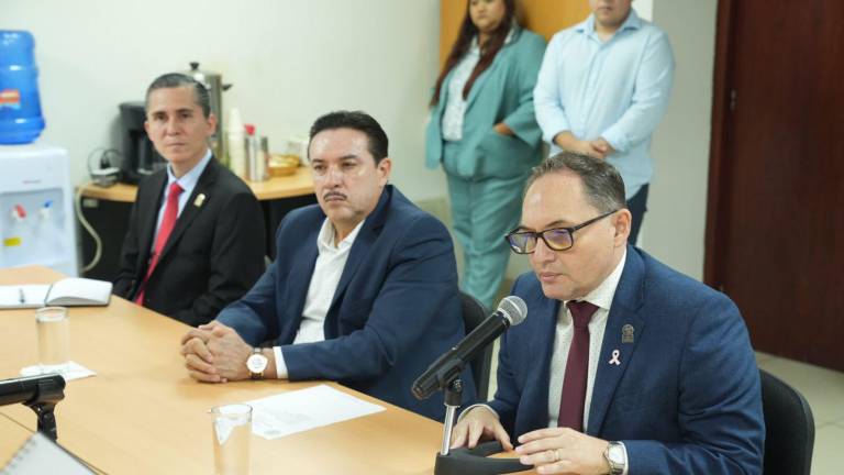 En reunión de trabajo, el Rector Pedro Flores Leal advirtió que la institución está en riesgo de ver afectadas sus funciones por cuestiones económicas.