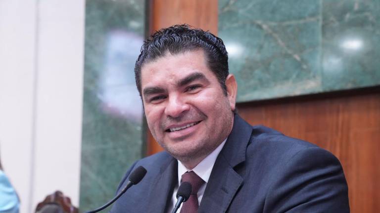 Rodolfo Valenzuela pide licencia para competir en proceso interno de Morena.