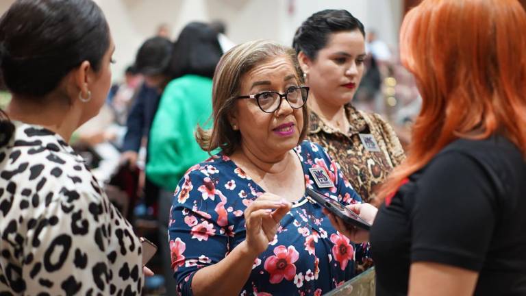 La Diputada Alba Virgen Montes señaló que el contrato colectivo de la UAS establece que quien ocupe un cargo público debe solicitar licencia.