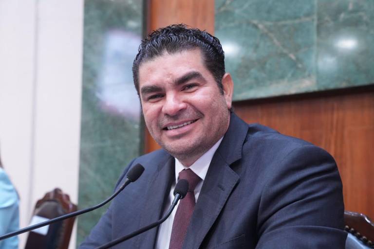 Rodolfo Valenzuela pide licencia para competir en proceso interno de Morena.