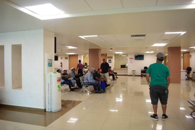 Más de 24 horas duró sin aire acondicionado Centro de Salud en Culiacán en plena ola de calor