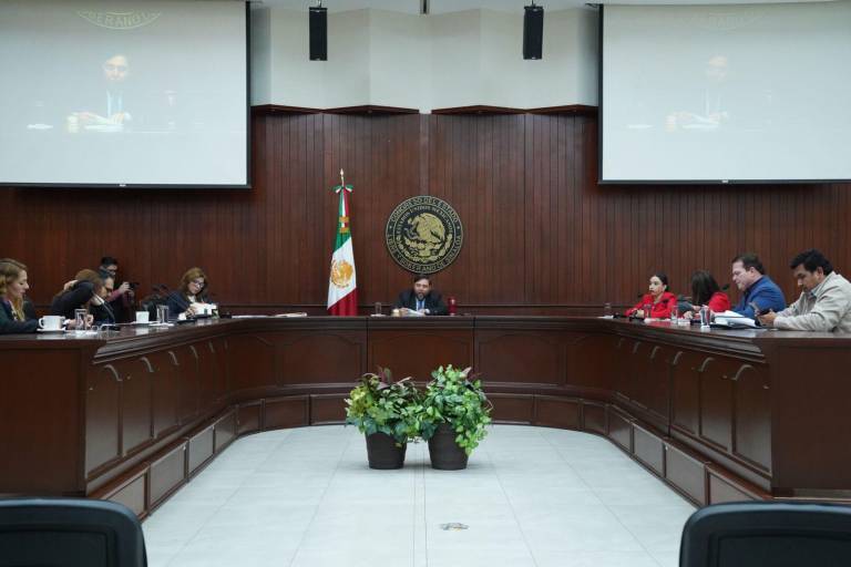Desde el Congreso de Sinaloa buscan penar como delito obligar a firmar hojas en blanco