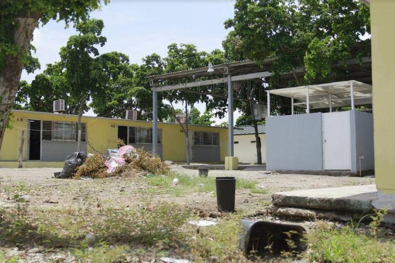 Enmontadas, sin cables y en el abandono: así están escuelas del sur de Culiacán, a dos días del inicio del ciclo escolar
