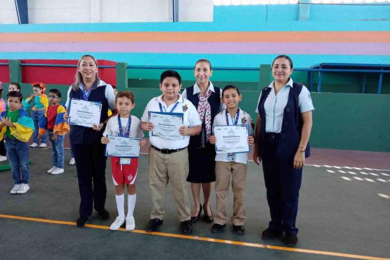 Obtienen alumnos de primaria del ICO su pase al Nacional en Ciencia