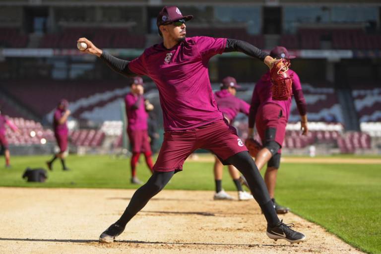 Tomateros de Culiacán cumple un domingo de trabajo en equipo