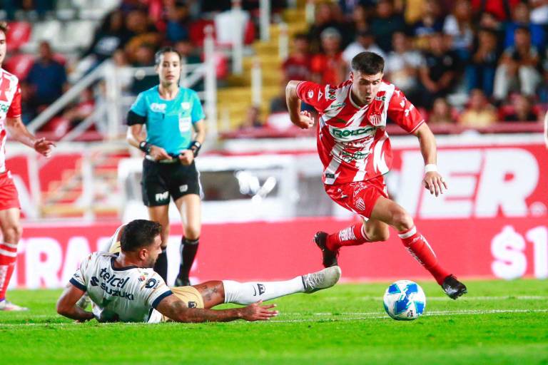 Con goles de Arce y Palavecino, Necaxa vence 2-0 a Pumas en sus 70 años