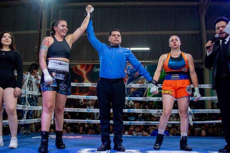 Mazatleca Tamara Cruz debuta con éxito en el boxeo profesional