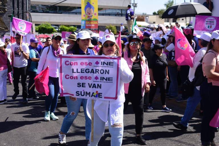 Marchan oposición y ciudadanía en Culiacán para defender la democracia en el País
