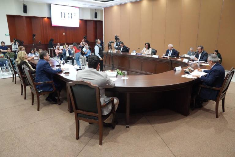 Proponen facilitar acceso a la educación para adolescentes y jóvenes con hijos