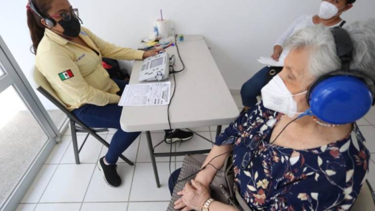 Apoyan Leones Mazatlán con aparatos auditivos