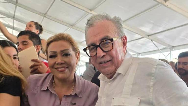 Claudia Valdez respalda a Rocha en redes; predominan reacciones de burla.