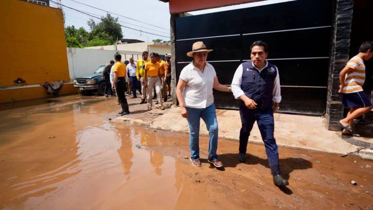 La Alcaldesa de Mazatlán Minerva Osuna Zavala encabeza la supervisión de las zonas afectadas por las lluvias.