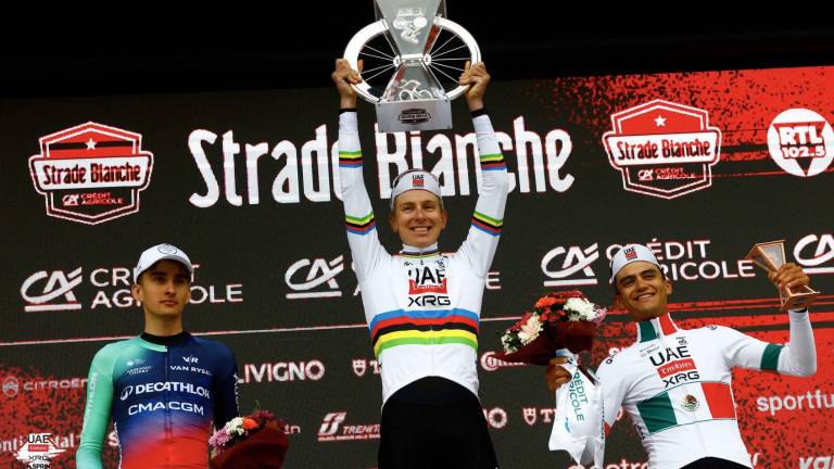 Isaac del Toro sube al podio en la Toscana.