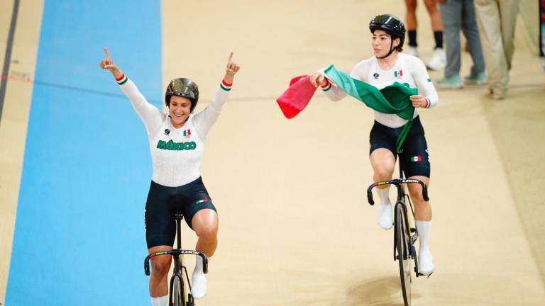 Luz Daniela Gaxiola (derecha) se consagró campeona en velocidad por equipos en los Panamericanos 2023.