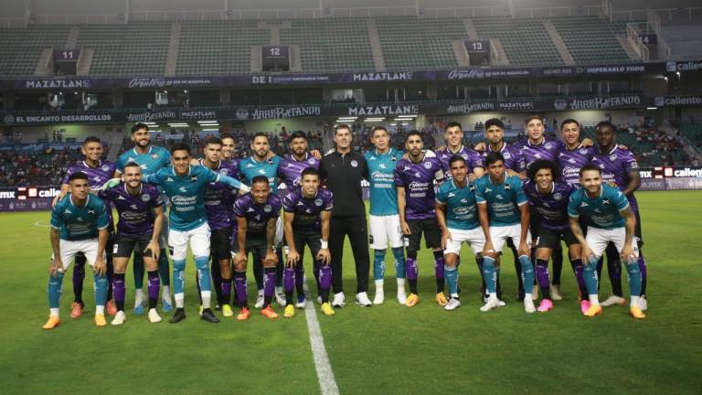 La plantilla del Mazatlán FC luce su nueva piel.