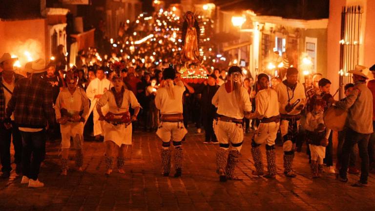 Celebración de las Fiestas de las Velas en Cosalá para conmemorar a la Virgen de Guadalupe.