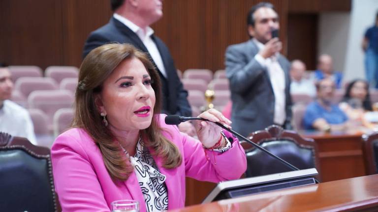 La Diputada Gloria Himelda Félix Niebla oficializó su salida del grupo parlamentario del PRI en el Congreso del Estado.