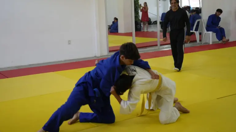 Los judoCas mazatlecos tuvieron una intensa sesión de entrenamiento en el Salón de Usos Múltiples del Imdem.