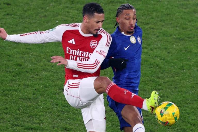 Arsenal califica a la final de la Copa de la Liga, tras vencer al Chelsea