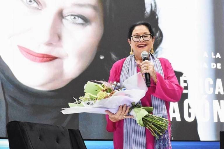 Reconocen trayectoria de la actriz Angélica Aragón