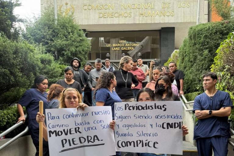 Ceci Flores intenta tomar la CNDH; exige renuncia de Rosario Piedra