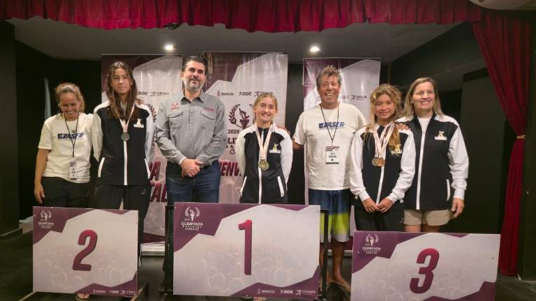 Los mazatlecos dominaron el surfing.