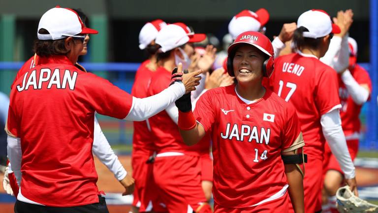 Anfitrión abre Juegos Olímpicos de Tokio con triunfo en softbol