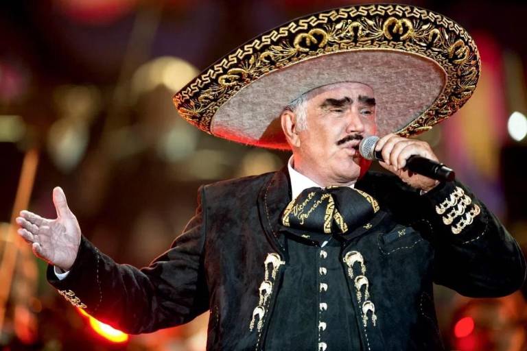 Mejora la salud Vicente Fernández; ya está despierto