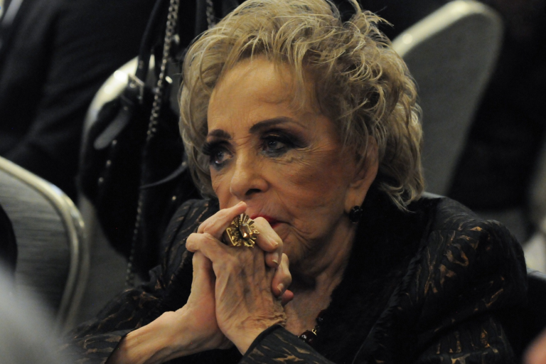 Hospitalizan a Silvia Pinal por influenza, la reportan estable