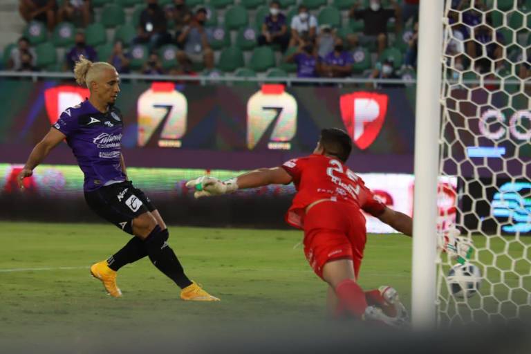 Mazatlán FC mantiene el invicto gracias a par de goles de Camilo Sanvezzo