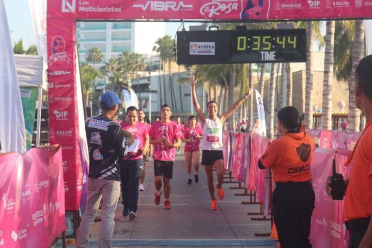 Atletas mazatlecos, listos para el Gran Maratón y Triatlón Pacífico