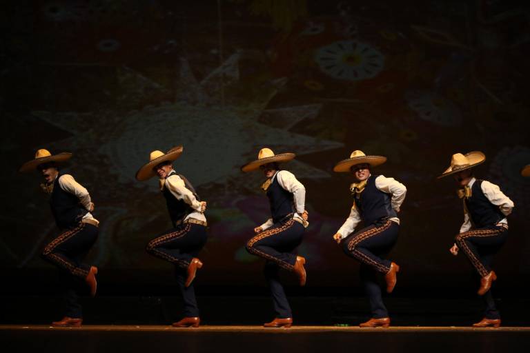 Recrea la Compañía Folclórica las fiestas decembrinas en México