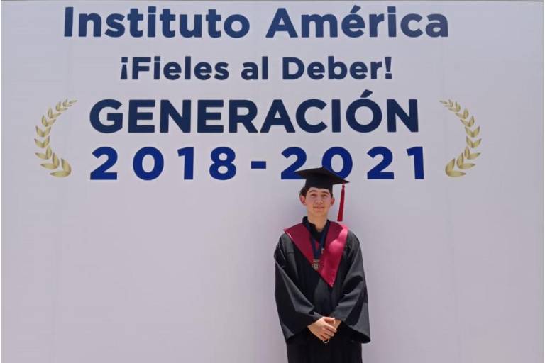 Culmina Benjamín Sánchez Luque su educación media superior