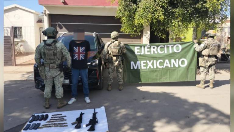 El detenido, las armas y el resto de los indicios fueron puestos a disposición de la Fiscalía General de la República.