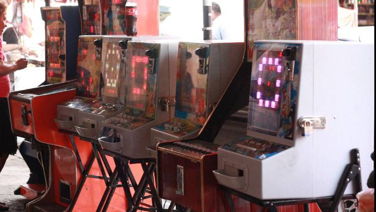 Ayuntamiento solo está solicitando a dueños de maquinitas no obstruir las banquetas.