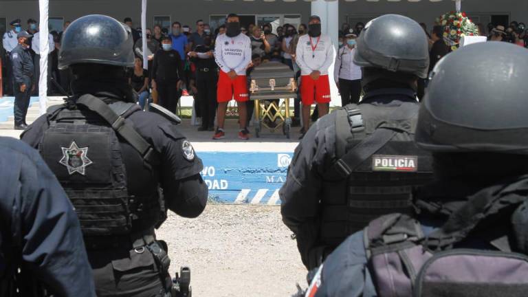 Realizan homenaje a policía que falleció en choque en Mazatlán