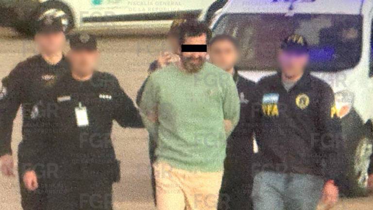 Traslado desde Argentina del Contralmirante Fernando Farías Laguna, acusado de huachicol Fiscal.