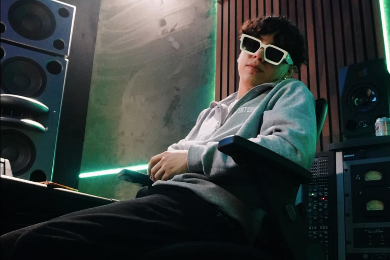 Señalan que Xavi, cantante de corridos tumbados, será papá a sus 19 años