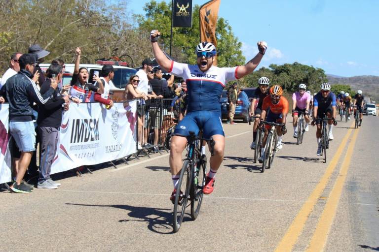 Roberto Méndez conquista la Ruta Patasalada de Ciclismo
