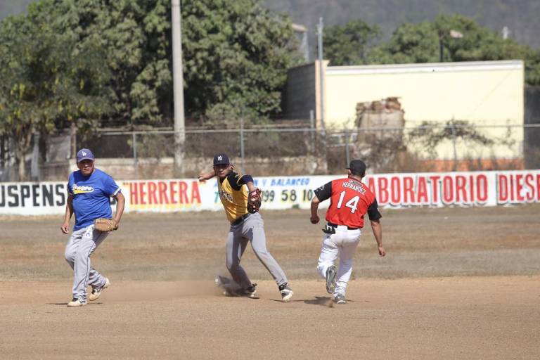 El Tri y Compadres arranca con el pie derecho en la Liga de Beisbol de Categoría ‘CB’